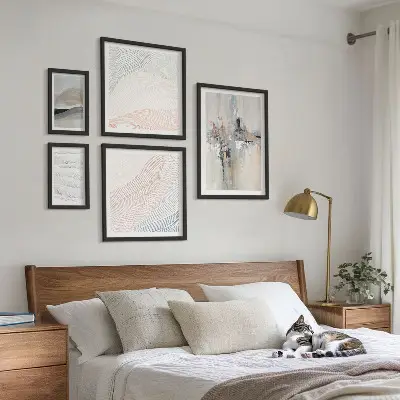 Bildergalerie-Set für die Wand mit abstrakten Kompositionen in verschiedenen Schattierungen
