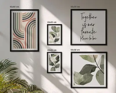 Modernes Wandbilder-Set mit stilvollen floralen und geometrischen Akzenten