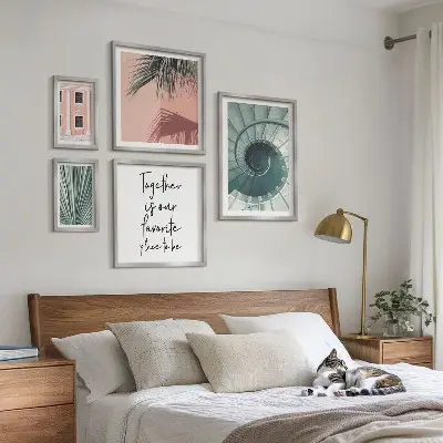 Modernes Wandbilder-Set mit stilvollen geometrischen Motiven für die Inneneinrichtung