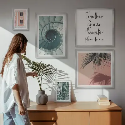 Modernes Wandbilder-Set mit stilvollen geometrischen Motiven für die Inneneinrichtung