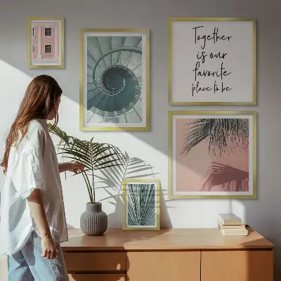 Modernes Wandbilder-Set mit stilvollen geometrischen Motiven für die Inneneinrichtung