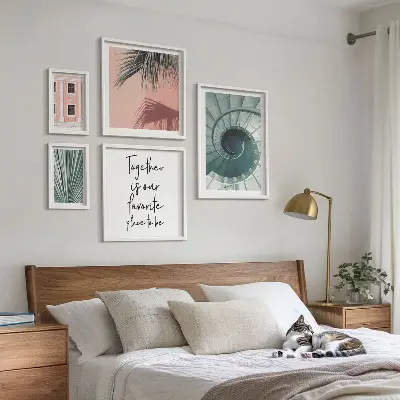 Modernes Wandbilder-Set mit stilvollen geometrischen Motiven für die Inneneinrichtung