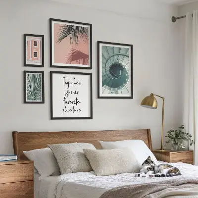 Modernes Wandbilder-Set mit stilvollen geometrischen Motiven für die Inneneinrichtung