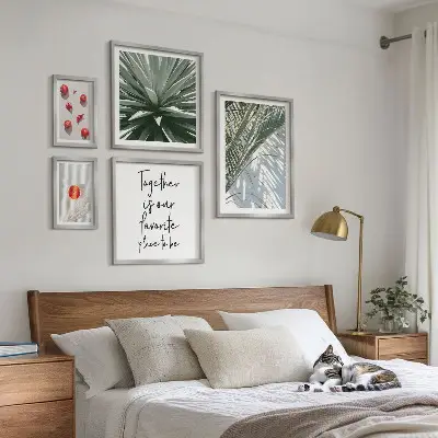 Modernes Wandbilder-Set im Boho-Stil mit Pflanzen, Früchten und tropischen Motiven
