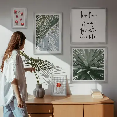 Modernes Wandbilder-Set im Boho-Stil mit Pflanzen, Früchten und tropischen Motiven