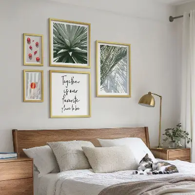 Modernes Wandbilder-Set im Boho-Stil mit Pflanzen, Früchten und tropischen Motiven
