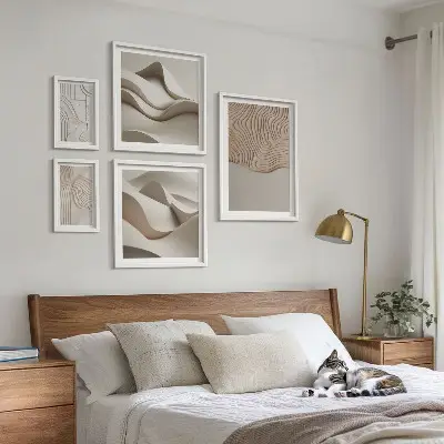 Modernes Wandbilder-Set mit abstrakten beigen Mustern