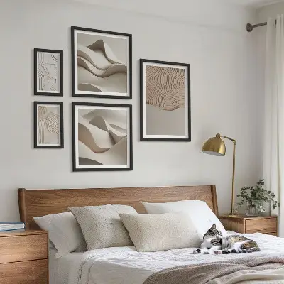 Modernes Wandbilder-Set mit abstrakten beigen Mustern