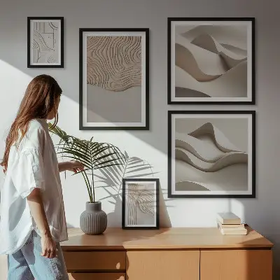 Modernes Wandbilder-Set mit abstrakten beigen Mustern