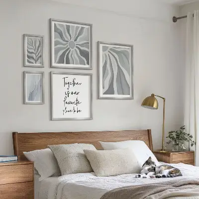 Modernes Wandbilder-Set mit abstrakten grauen und weißen Mustern