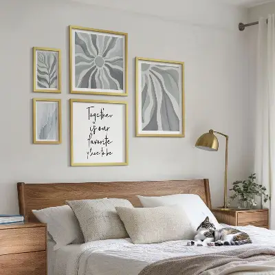 Modernes Wandbilder-Set mit abstrakten grauen und weißen Mustern