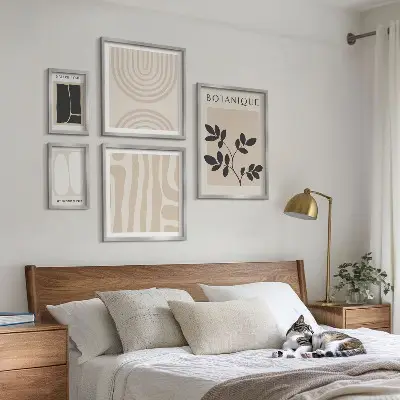Modernes Wandbilder-Set mit stilvollen Pflanzengrafiken