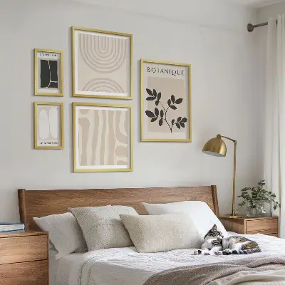 Modernes Wandbilder-Set mit stilvollen Pflanzengrafiken