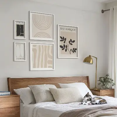 Modernes Wandbilder-Set mit stilvollen Pflanzengrafiken