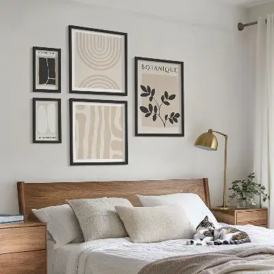 Modernes Wandbilder-Set mit stilvollen Pflanzengrafiken