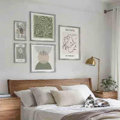 Wandbilder-Set mit minimalistischen Pflanzenmotiven
