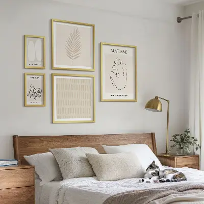 Bilderset fürs Sofa mit Motiven in minimalistischem Stil