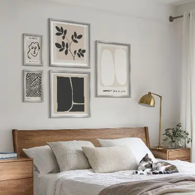 Modernes Wandbilder-Set mit stilvollen minimalistischen Grafiklinien