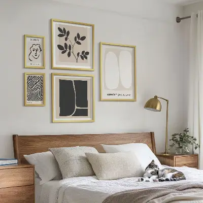 Modernes Wandbilder-Set mit stilvollen minimalistischen Grafiklinien