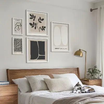 Modernes Wandbilder-Set mit stilvollen minimalistischen Grafiklinien