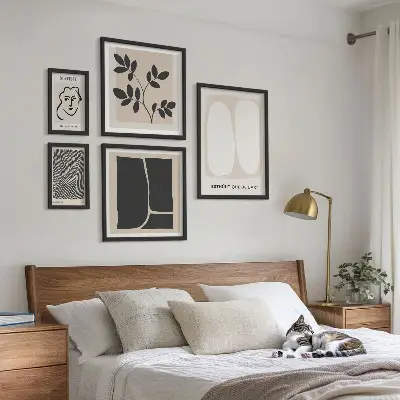 Modernes Wandbilder-Set mit stilvollen minimalistischen Grafiklinien