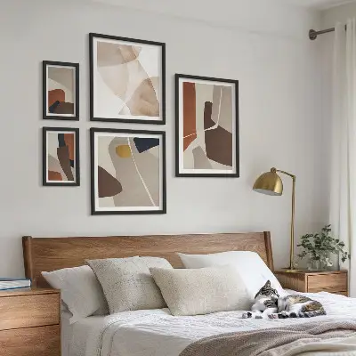Wandbilder-Set für das Sofa mit abstrakten modernen Formen