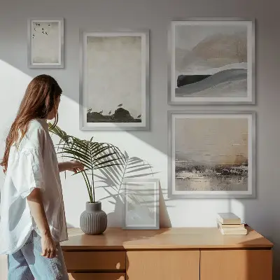 Bildergalerieset für die Wand mit Motiven von Vögeln, Steinen, Pinselstrichen und Verzierungen