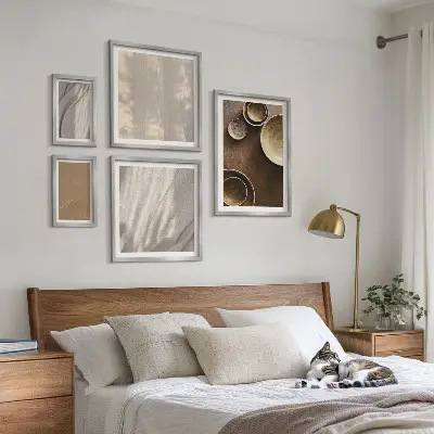 Modernes Wandbilder-Set mit minimalistischen Texturstrukturen