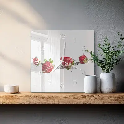 Glasuhr quadratisch Erdbeeren in Wasser