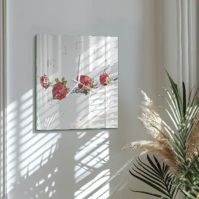 Glasuhr quadratisch Erdbeeren in Wasser