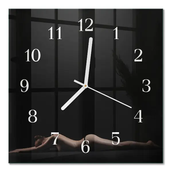 Quadratische wanduhr modern Frau