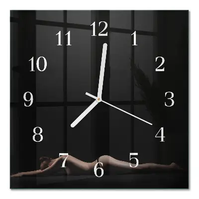 Quadratische wanduhr modern Frau