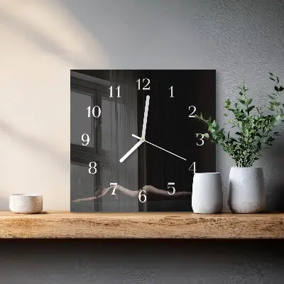 Quadratische wanduhr modern Frau