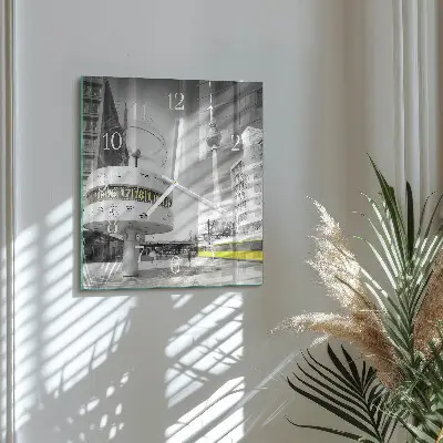 Glasuhr quadratisch Berlin