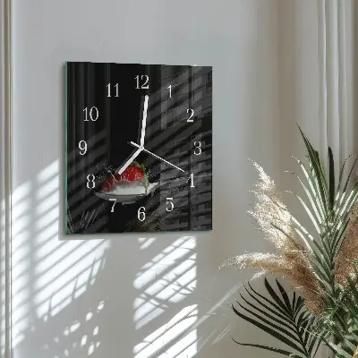 Quadratische wanduhr modern Erdbeere