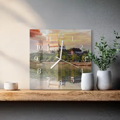 Moderne wanduhr quadratisch Burg am Fluss