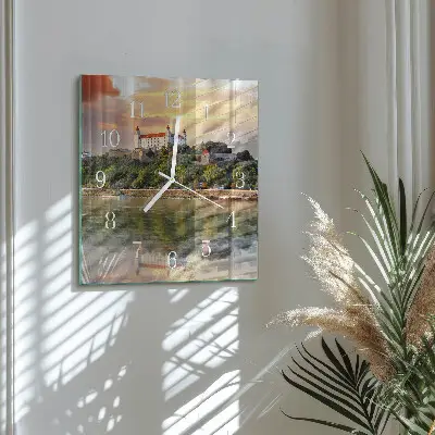 Moderne wanduhr quadratisch Burg am Fluss