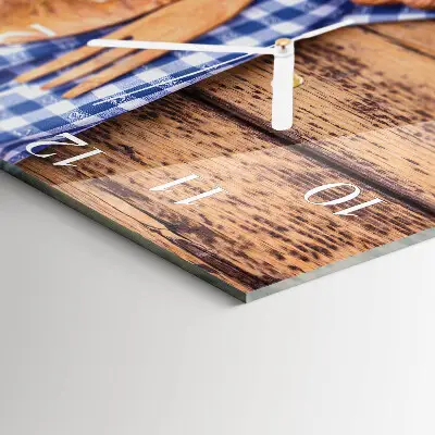 Quadratische wanduhr modern Holz und Besteck