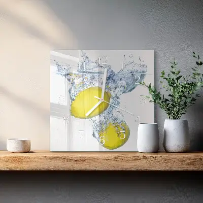Quadratische wanduhr Zitronen in Wasser