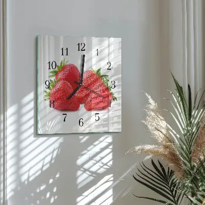 Moderne wanduhr quadratisch Erdbeeren