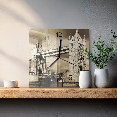 Quadratische wanduhr modern London Bridge in Sepia
