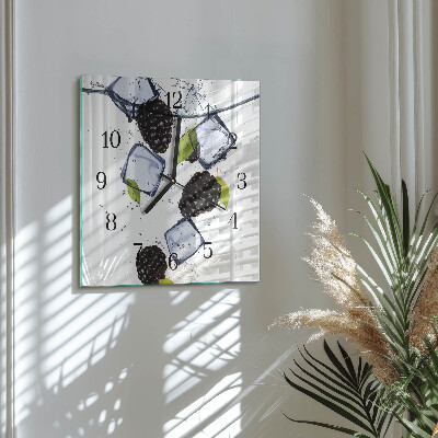 Quadratische wanduhr modern Brombeeren