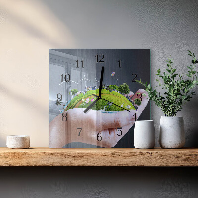 Quadratische wanduhr Erde in der Hand