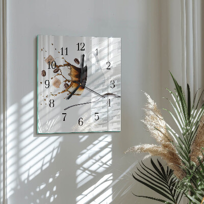 Quadratische wanduhr Becher