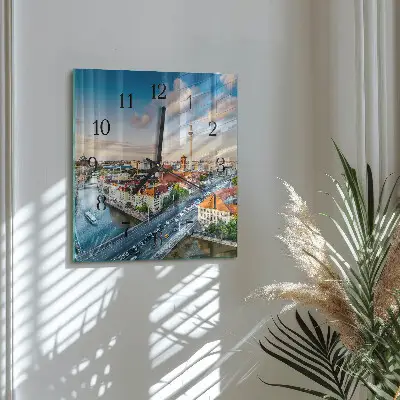 Quadratische wanduhr modern Ein Fluss in der Stadt
