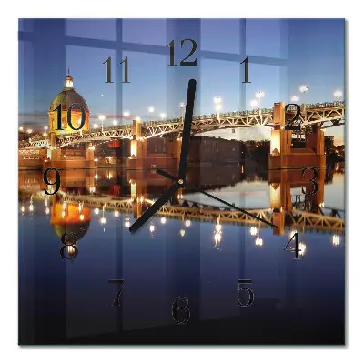 Moderne wanduhr quadratisch Brücke über den Fluss