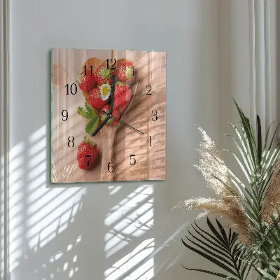 Quadratische wanduhr modern Erdbeere