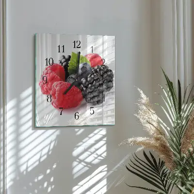 Moderne wanduhr quadratisch Beeren