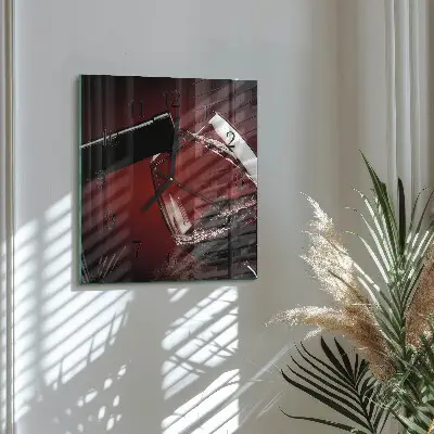 Quadratische wanduhr modern Ein Glas Wein