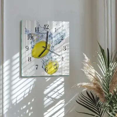 Quadratische wanduhr Zitronen in Wasser